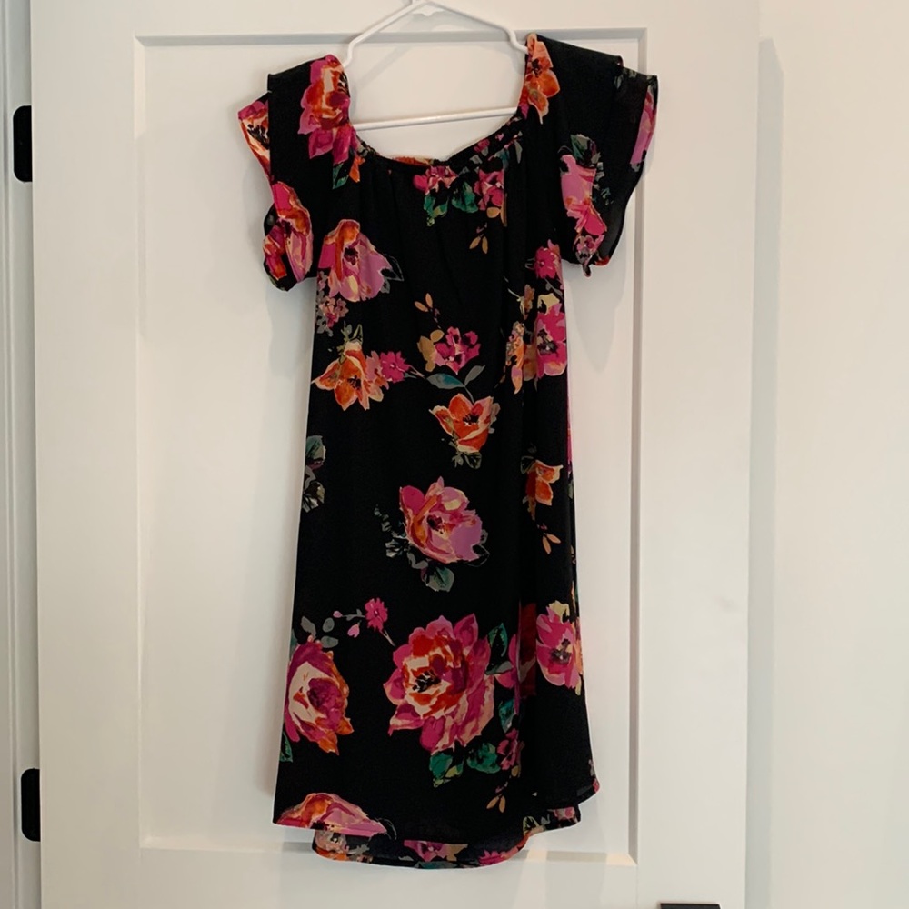 Floral dress, flutter sleeve or could be worn off the shoulders - size small